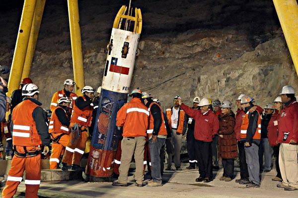 Patru mineri au fost salvați după ce au petrecut 36 de zile blocați la peste 200 de metri adâncime