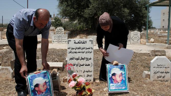 Doi minori israelieni au ars de viu un palestinian. Azi si-au primit sentintele