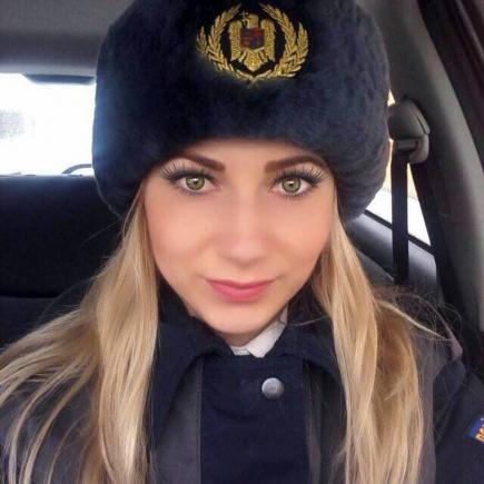 Vot pe Facebook pentru cea mai frumoasă poliţistă