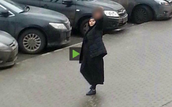 SCENĂ ȘOCANTĂ la Moscova. O femeie ce ține în mână capul unui copil amenință că se aruncă în aer (VIDEO)