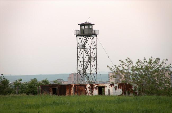 FRONTIERIŞTII. Povestea românilor care au fugit din închisoarea în aer liber numită România comunistă