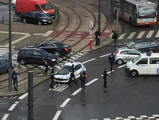 LIVE VIDEO - Explozii și împușcături la Bruxelles. Poliția belgiană a descins în cartierul Schaerbeek