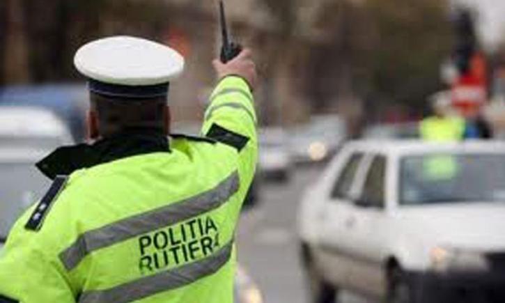 Zece poliţişti de la Rutieră din Prahova, audiaţi. Mita primită de la şoferi între 150 şi 300 de lei 