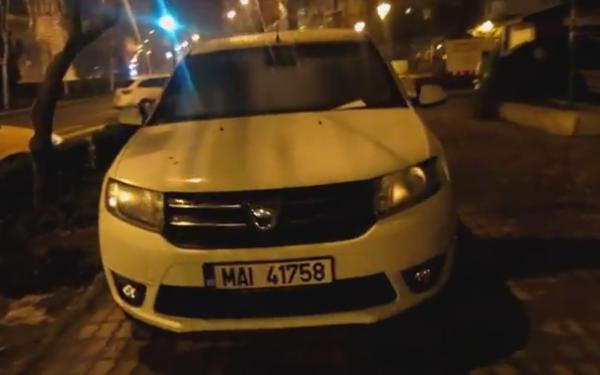 Mesajul lăsat pe parbrizul unei mașini a MAI parcată ilegal, pe trotuar (VIDEO)