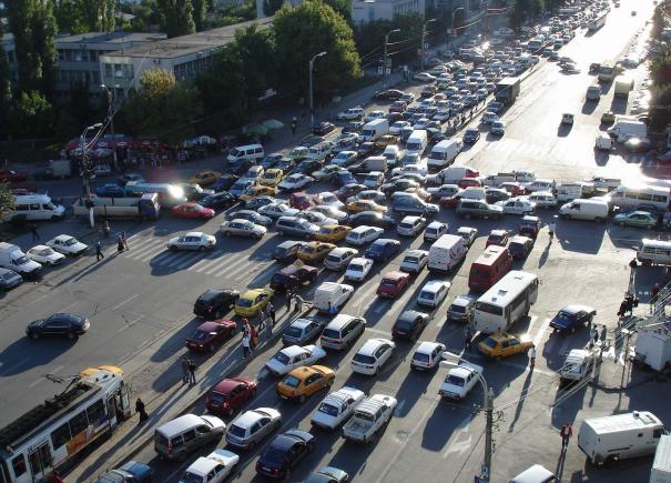 Discovery lansează campania #ÎmparteMașinaMarțea, pentru diminuarea traficului auto din București