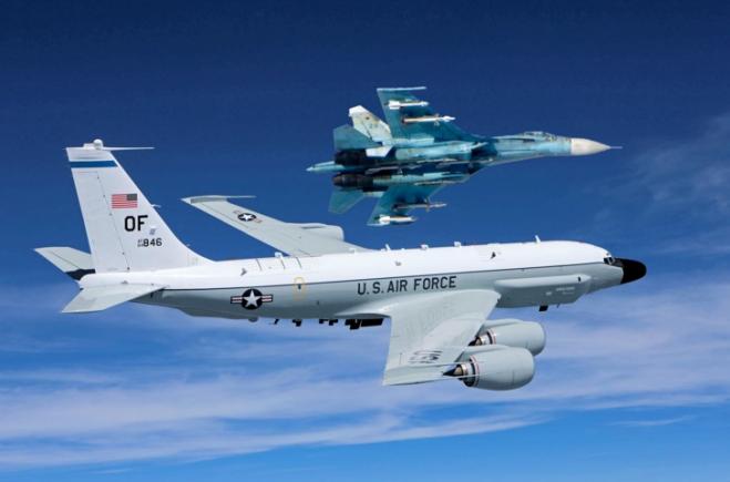 Tensiuni în Marea Baltică: Avion de spionaj american, şicanat de un Suhoi-27 rusesc (VIDEO)