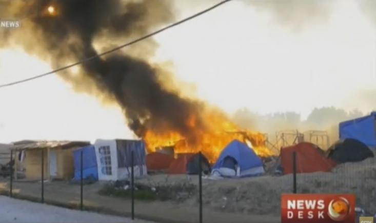 Violențe în Franța, între refugiați afgani și sudanezi. Zeci de răniți în tabăra de la Calais (VIDEO)