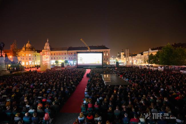 Record, aseară, la deschiderea TIFF: aproape 3000 de spectatori în Piața Unirii din Cluj-Napoca