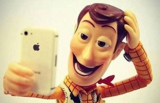 Cum să-ți faci un selfie ca lumea