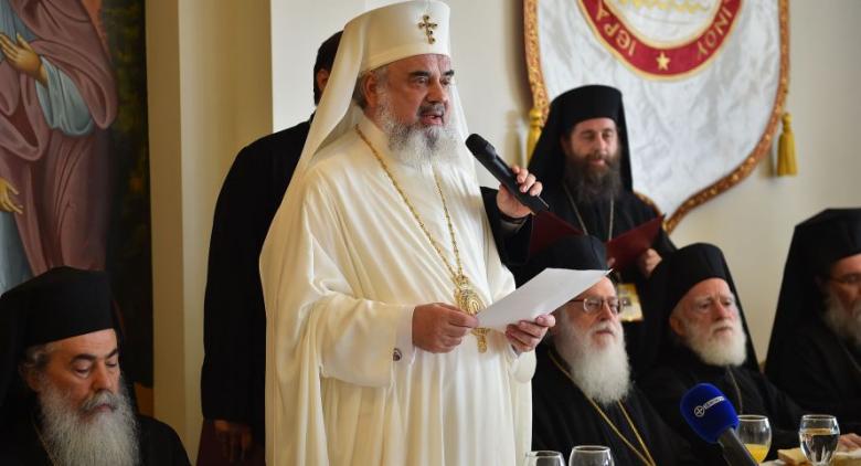 Patriarhul Daniel slujeşte de Rusalii la Catedrala Sfântul Mina din Heraklion
