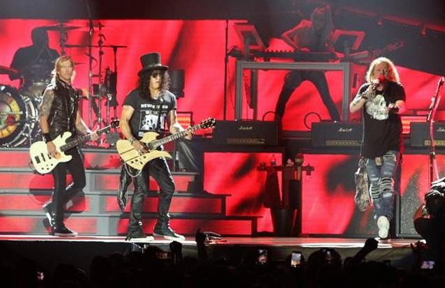 Şoc la Detroit: Concertul Guns N'Roses a început mai devreme! (video)