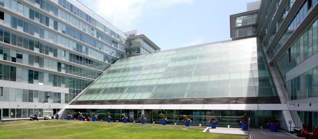 Se întâmplă şi la case mai mari: La Spitalul european Pompidou, ciuperci şi blocuri operatorii închise 
