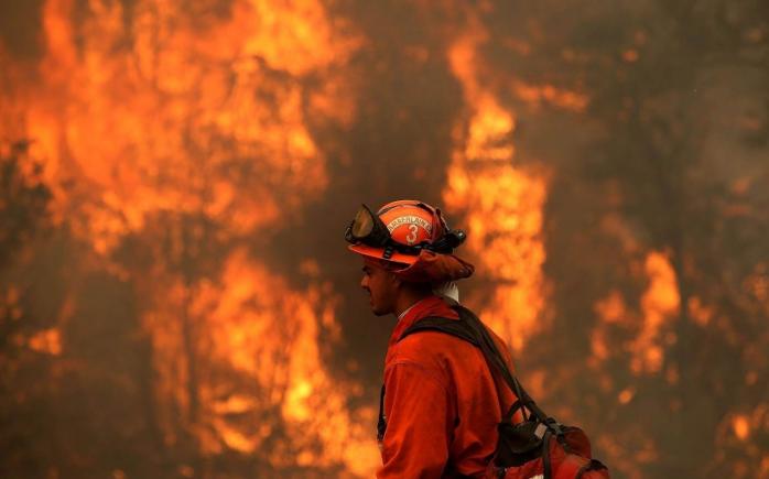 Incendiu de proporții în California. Mii de hectare de pădure în flăcări, sute de oameni evacuați (VIDEO)