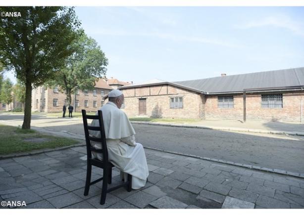 Papa Francisc: Cruzimea nu s-a oprit la Auschwits și la Birkenau