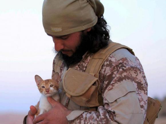 ISIS recurge la fotografii înduioşătoare pentru a atrage adepţi