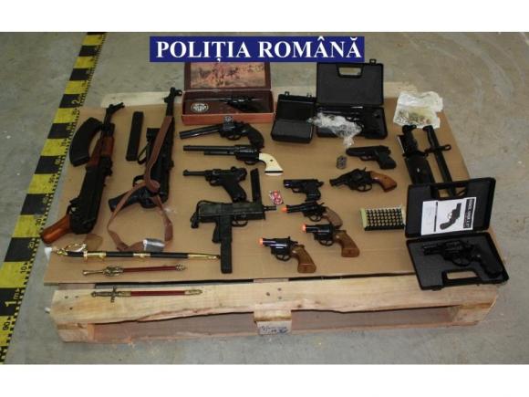 Armele la control! Poliţiştii au confiscat mii de cartuşe şi sute de arme 