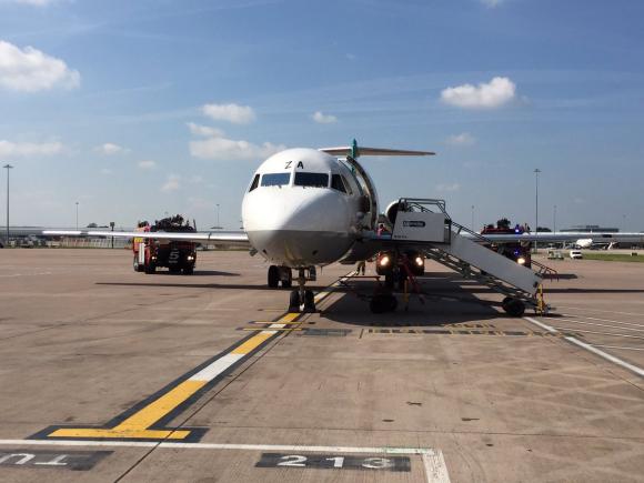 Personalul echipei Man City evacuat din avionul de Bucureşti