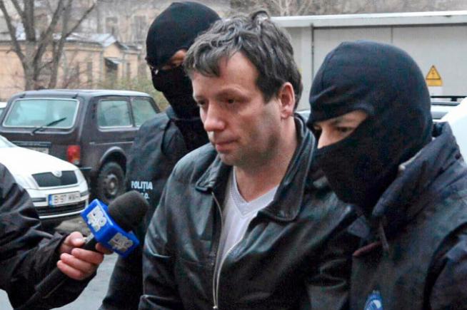 Hackerul român Guccifer, condamnat la peste 4 ani de închisoare