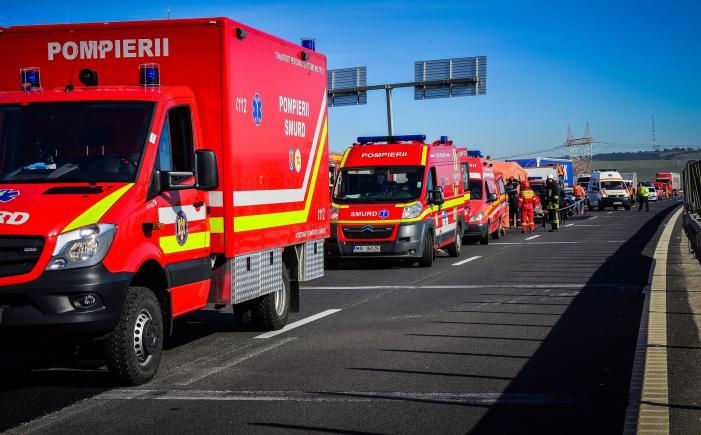 Accidentul de pe A2: Pompieri, medici, echipaje SMURD, unitate ATI și spital mobil, autospeciale, ambulanțe