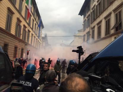 Manifestanți violenți contra guvernului lui Matteo Renzi