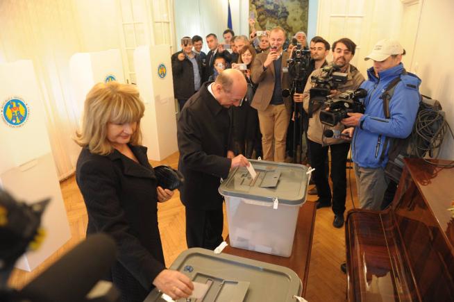 Traian Băsescu, moldoveanul, a votat. Şi a spus cu cine, în pagina sa de Facebook