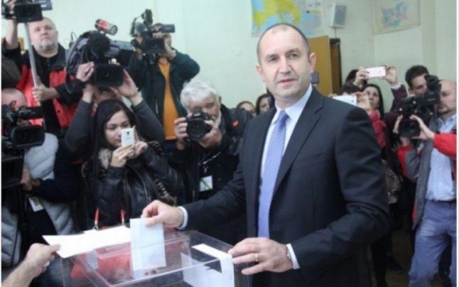 Exit-poll. Rumen Radev, candidatul socialist, a câştigat alegerile prezidenţiale din Bulgaria