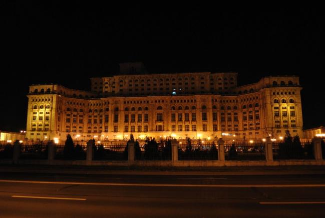 Se stinge lumina la Palatul Parlamentului