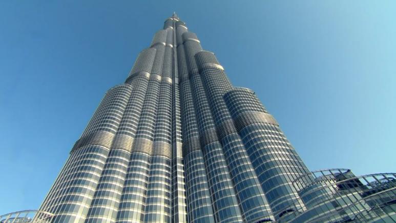 Cea mai înaltă clădire din lume, lovită de fulgere (VIDEO)