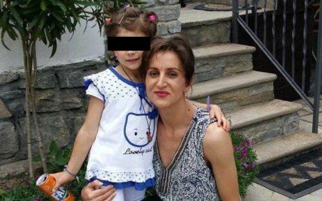 O româncă de 31 de ani din Torino şi-a înjunghiat fiica de 6 ani, apoi s-a sinucis