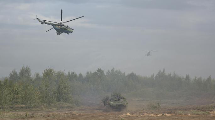 UPDATE. Cel mai mare exerciţiu militar bielo-rus se lasă cu răniţi (VIDEO)