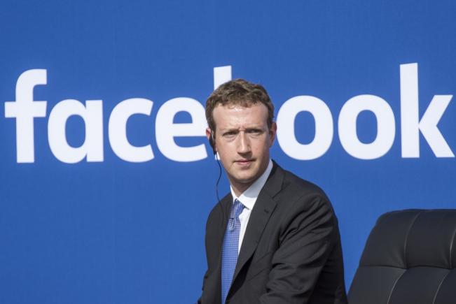 Facebook întăreşte controlul şi mai angajează 1000 de persoane