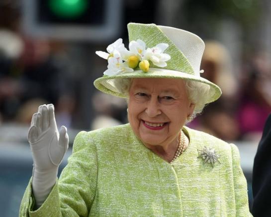 Regina Elisabeta a II-a: Venituri anuale de Regină şi femeie de afaceri de succes! 