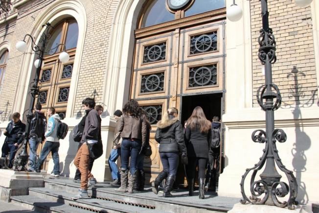 Universităţile din România devin din ce în ce mai populare în rândul tinerilor din Ungaria