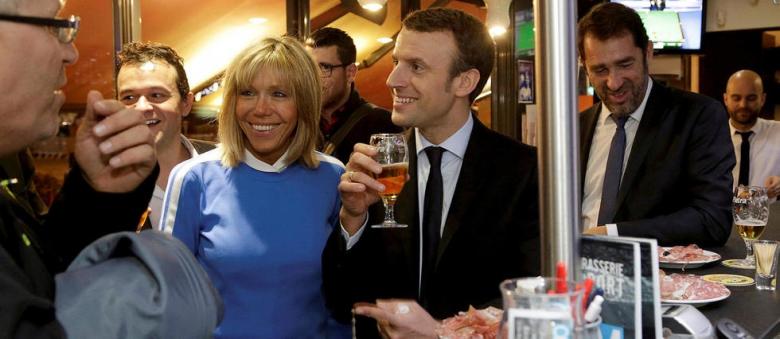 Furtună într-un pahar cu vin la Elysee. Preşedintele Franţei, sub tirul medicilor