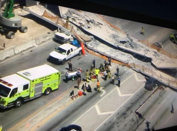 Tragedie la Miami. O pasarelă s-a prăbuşit peste o şosea aglomerată (VIDEO)