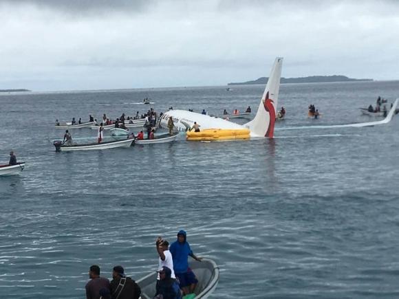 Un avion Boeing 737 a căzut în mare în apropierea unei insule din Micronesia (VIDEO)