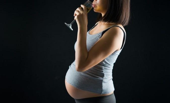 Alcoolul, chiar în cantități mici, consumat de femeile însărcinate modifică nasul, buzele și ochii bebelușilor