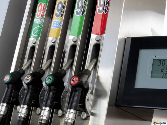 Unde găseşti cei mai ieftini carburanţi. Consiliul Concurenţei a lansat aplicaţia gratuită "Monitorul preţurilor"