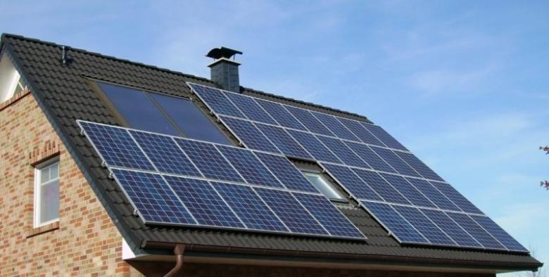 Bani de la stat pentru proprietarii care își instalează panouri solare