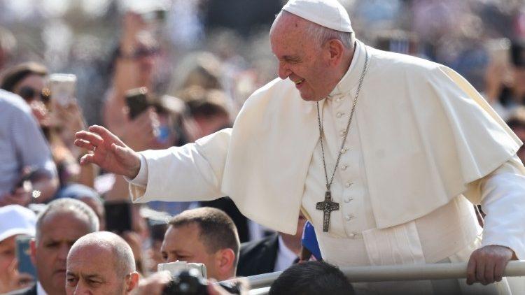 Papa anunță anunță că arhivele Vaticanului nu vor mai fi secrete