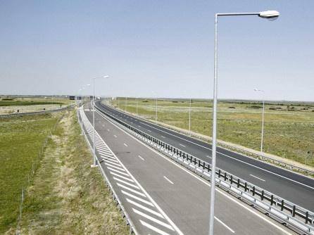 România, ţara cu autostrăzi fără parcări şi benzinării