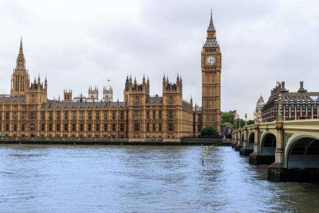 Guvernul britanic anunță că va introduce un nou sistem de imigrație din 2021. Londra vrea să limiteze forța de muncă slab calificată