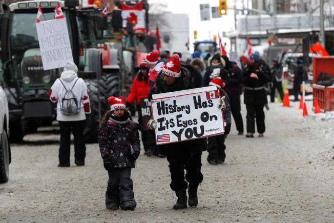 Primarul din Ottawa declară starea de urgență pentru a face față protestului de camioane