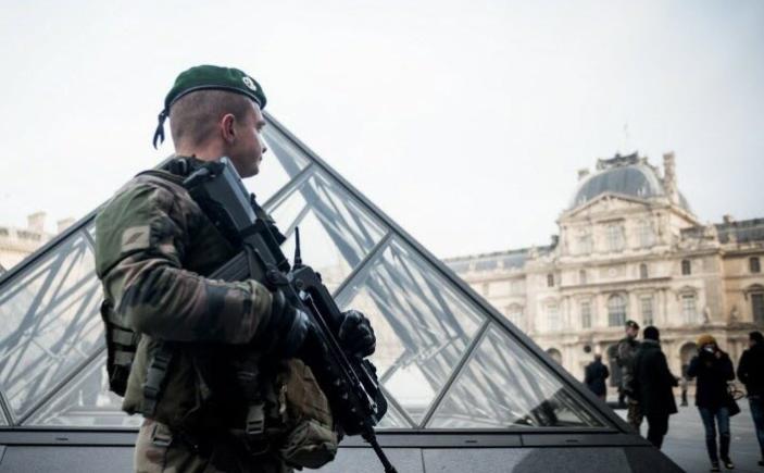 Franța ridică alerta de atac terorist la cel mai înalt nivel