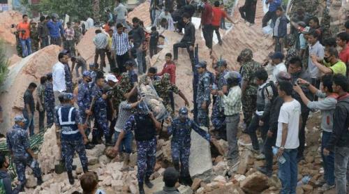 Cutremurul din Nepal. Un nou bilanț anunță peste 2.000 de morți și 5.000 de răniți! (VIDEO)