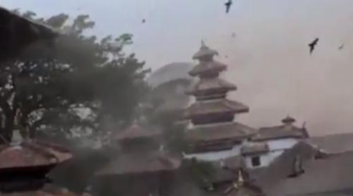 Imagini terifiante! Cutremurul din Nepal, filmat de turiștii aflați la o cafenea în Katmandu (VIDEO)