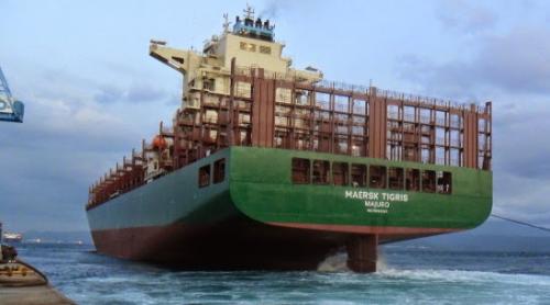 Echipajul navei Maersk Tigris este în afara pericolului. Patru marinari români sunt la bord
