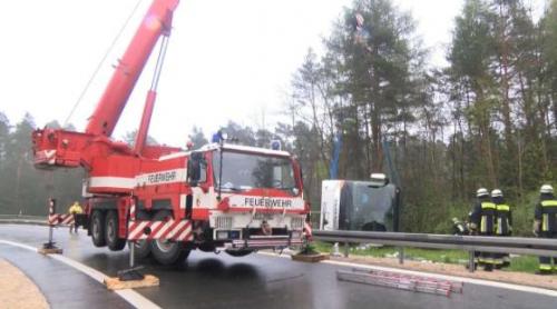 Germania: 11 răniţi într-un accident al unui autocar din România