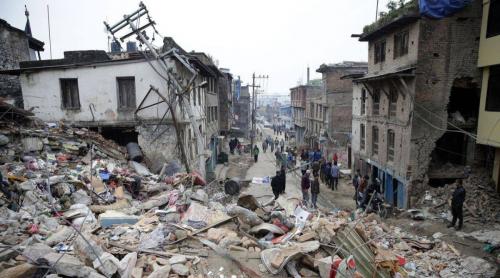 MIRACOL în Nepal! Două femei şi un bărbat, scoşi în viaţă de sub dărâmături, după 8 zile de la cutremur