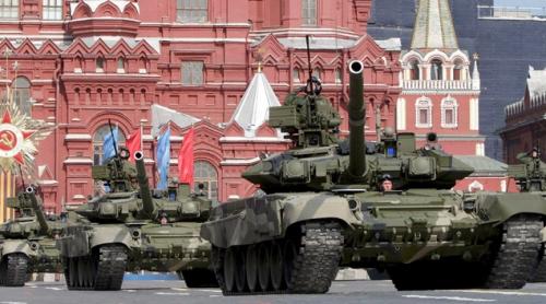 Vladimir Putin face o nouă DEMONSTRAŢIE de FORŢĂ. Paradă militară impresionantă în Rusia, la 70 de ani de la înfrângerea nazismului - VIDEO 